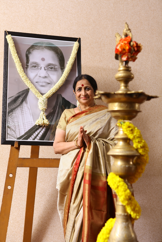 Concert of Aruna Sairam - Nadayogam Trust - Book Release Function : 'T.Brinda - Bowing to Classicism'